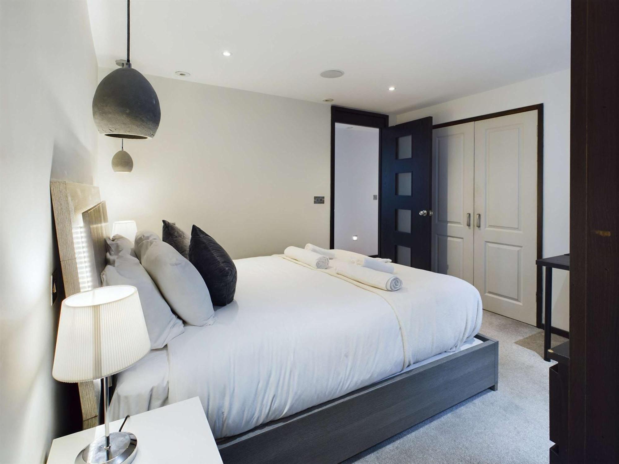 Апартаменты Luxurious 3 Bedroom In