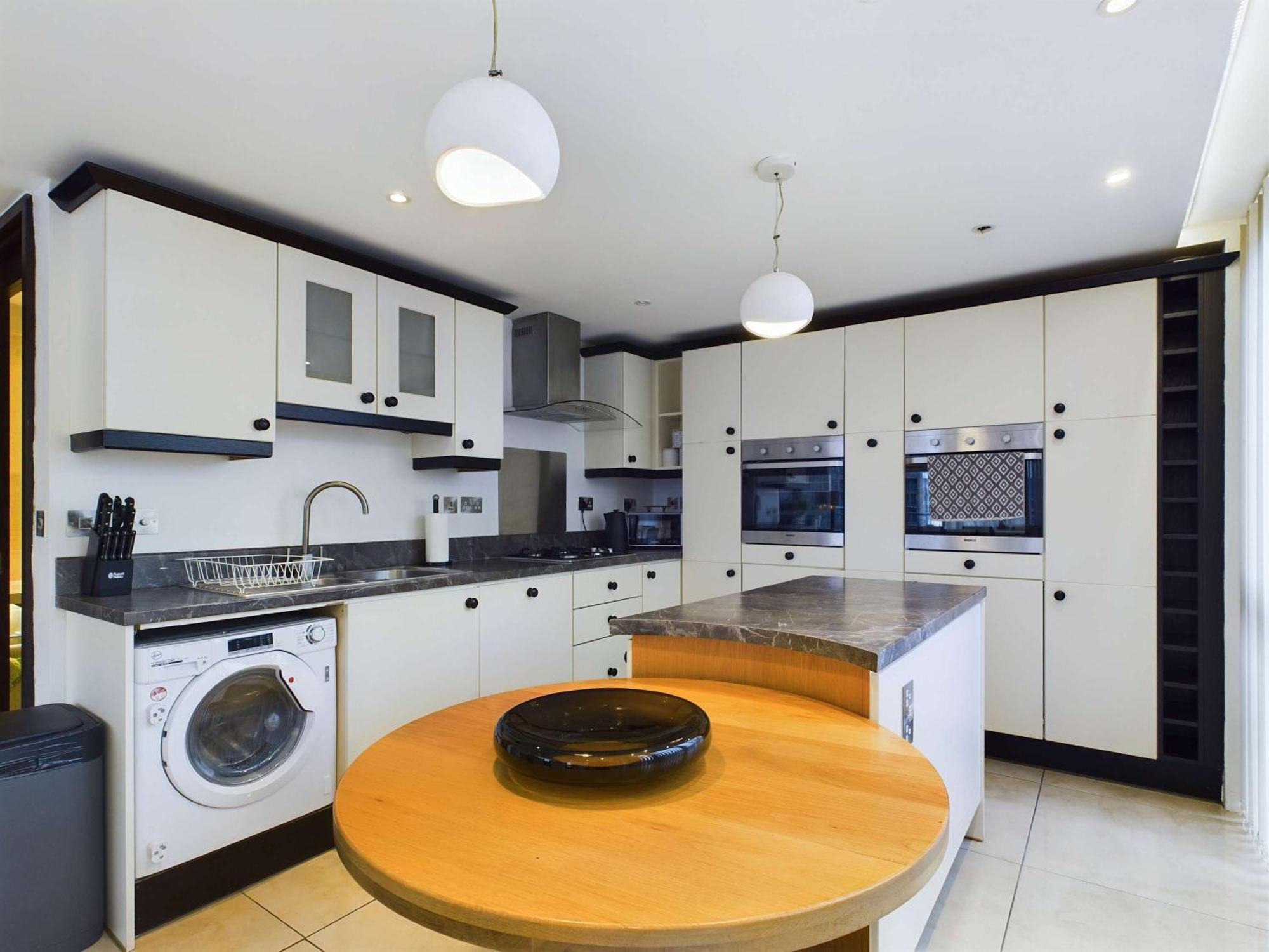 Luxurious 3 Bedroom In Белфаст